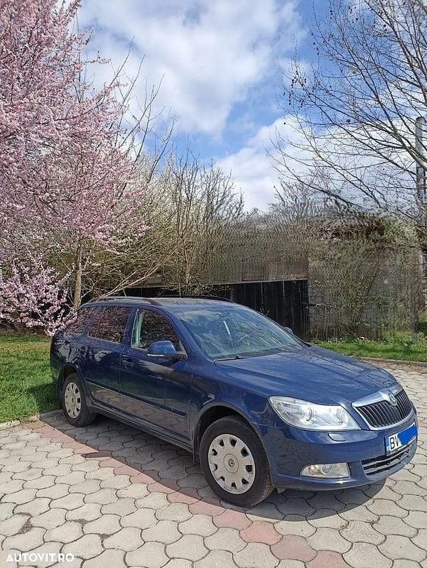Culoarealbastru Utilizat 2011 Skoda Octavia Break | 3.880 EUR (Preț OK) - Imagine 1/4