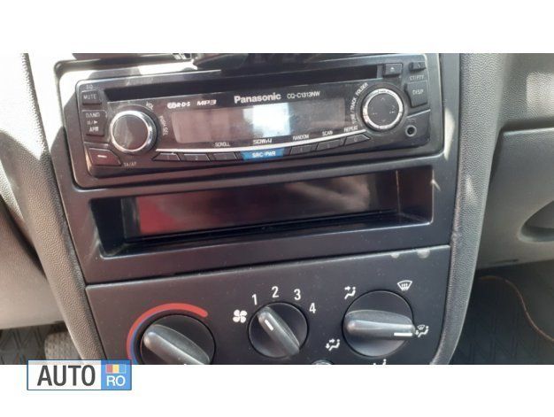 Second-hand Opel Corsa 74 CP (54 kW) 2003 Gri Berlinǎ