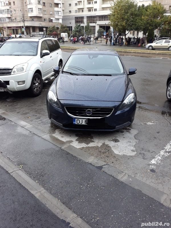 Albastru Utilizat 2014 Volvo V40 Break | 6.000 EUR (Super Preț) - Imagine 1/4