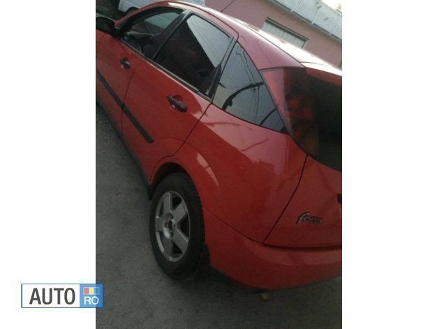 Second-hand Ford Focus 55 CP (40 kW) 2000 Rosu Hatchback