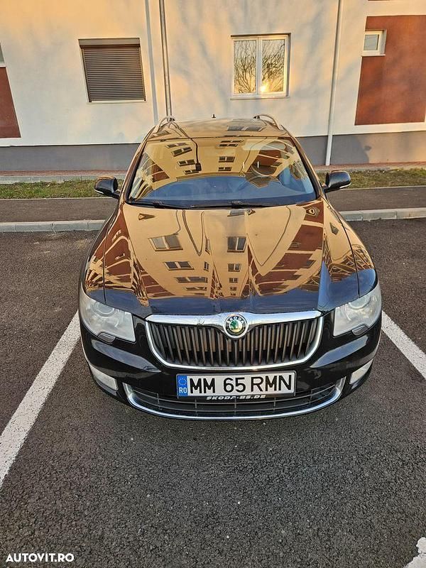 Negru Utilizat 2010 Skoda Superb Comfort Break | 5.200 EUR (Preț OK) - Imagine 1/4