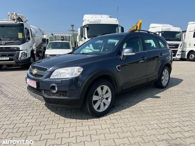 Gri Utilizat 2006 Chevrolet Captiva LT SUV | 4.250 EUR (Preț OK) - Imagine 1/4