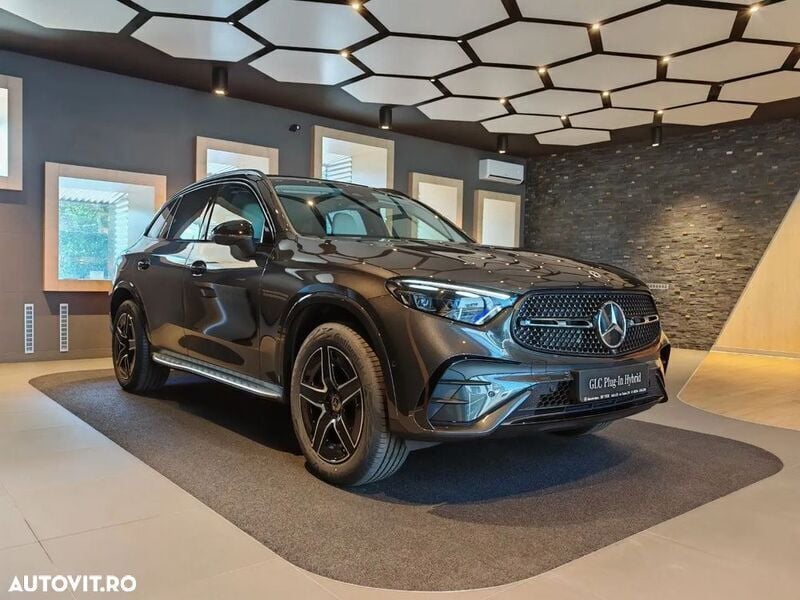 Gri Nouă 2025 Mercedes GLC300e SUV | 75.235 EUR (Preț bun) - Imagine 1/4