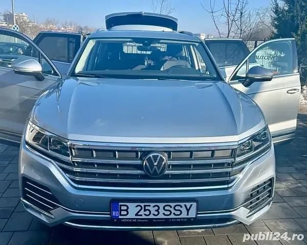 Argintiu Utilizat 2023 VW Touareg SUV | 51.500 EUR - Imagine 1/4