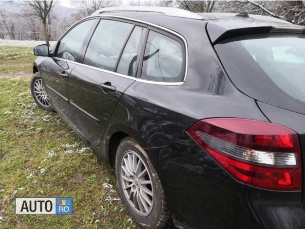 Negru Utilizat 2011 Renault Laguna III Break | 4.390 EUR (Preț OK) - Imagine 1/4