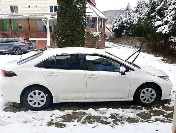 Second-hand Toyota Corolla Hybrid 122 CP (89 kW) 2022 Alb Berlinǎ