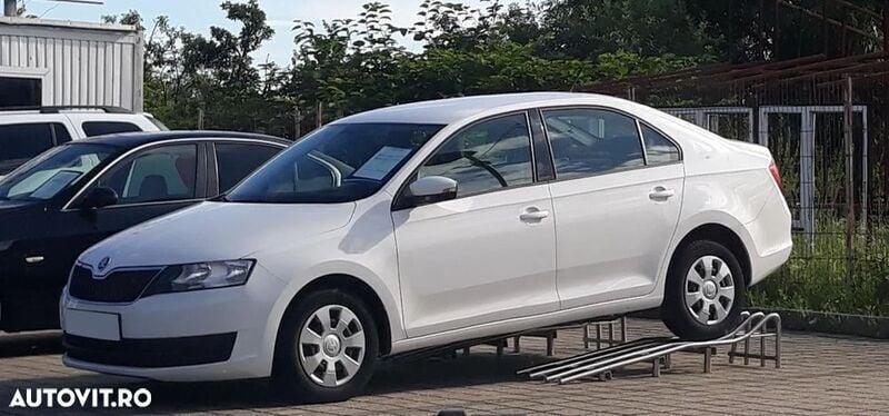 Alb Utilizat 2015 Skoda Rapid Ambition Berlinǎ | 6.990 EUR (Preț OK) - Imagine 1/4