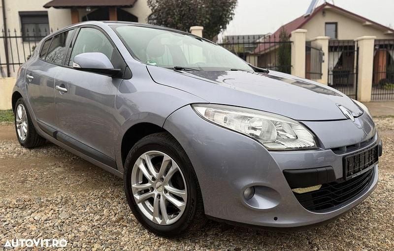 Culoareargint Utilizat 2009 Renault Mégane III Dynamique Hatchback | 3.490 EUR (Puțin scump) - Imagine 1/4