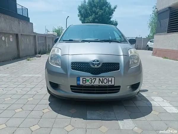 Argintiu Utilizat 2007 Toyota Yaris Hatchback | 2.390 EUR (Preț OK) - Imagine 1/4