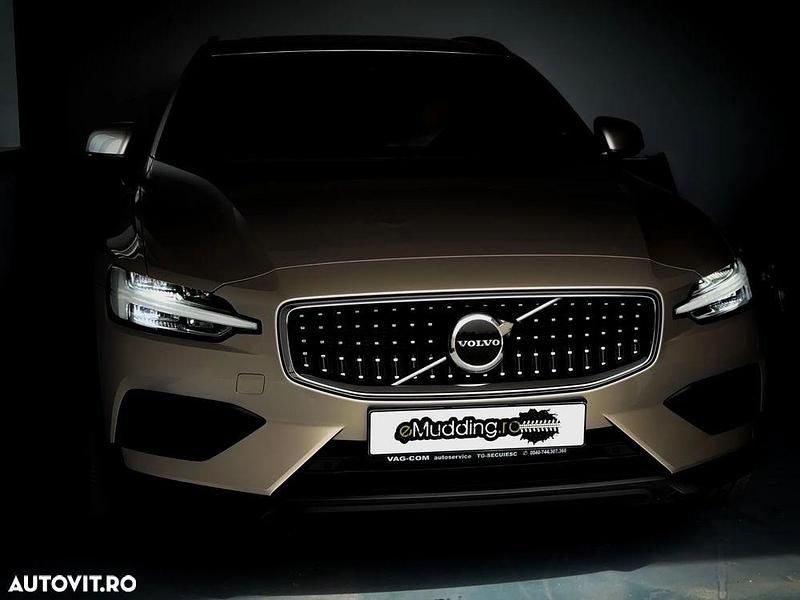 Second-hand Volvo V60 250 CP (183 kW) 2023 Culoaregalbeuriu Break