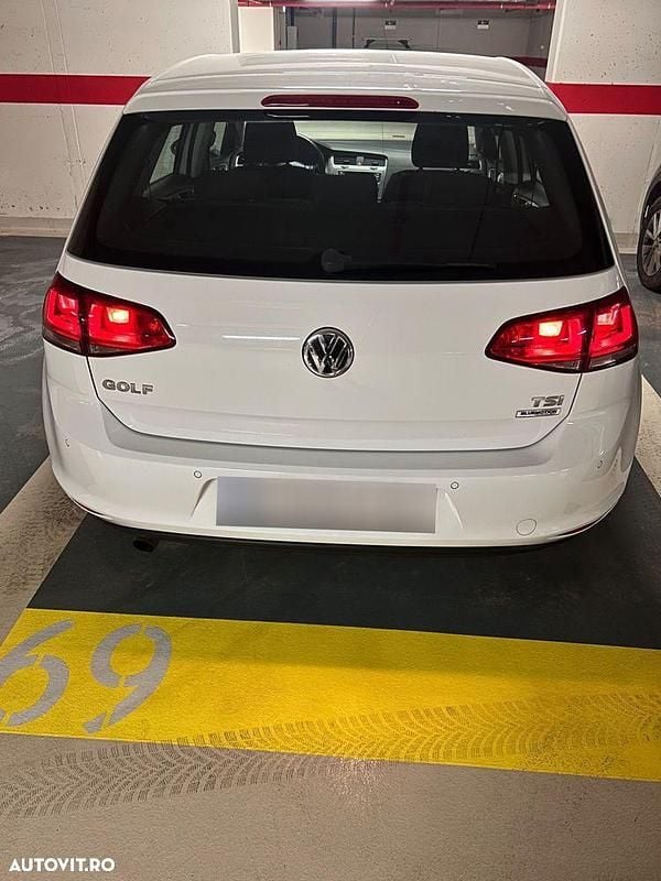 Second-hand VW Golf VII Trendline 105 CP (77 kW) 2015 Culoarealb Hatchback