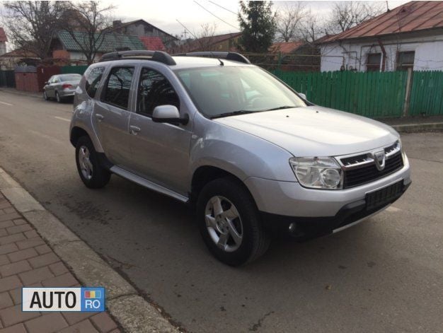Second-hand Dacia Duster Lauréate 110 CP (80 kW) 2011 Argintiu SUV