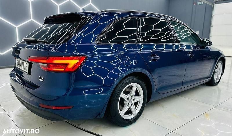Second-hand Audi A4 Sport 150 CP (110 kW) 2018 Culoarealbastru Break