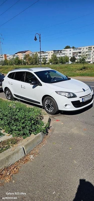 Culoarealb Utilizat 2011 Renault Mégane GrandTour Dynamique Break | 4.000 EUR (Preț OK) - Imagine 1/4