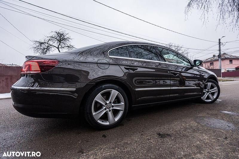 Second-hand VW Passat 140 CP (102 kW) 2014 Culoaremaro Berlinǎ