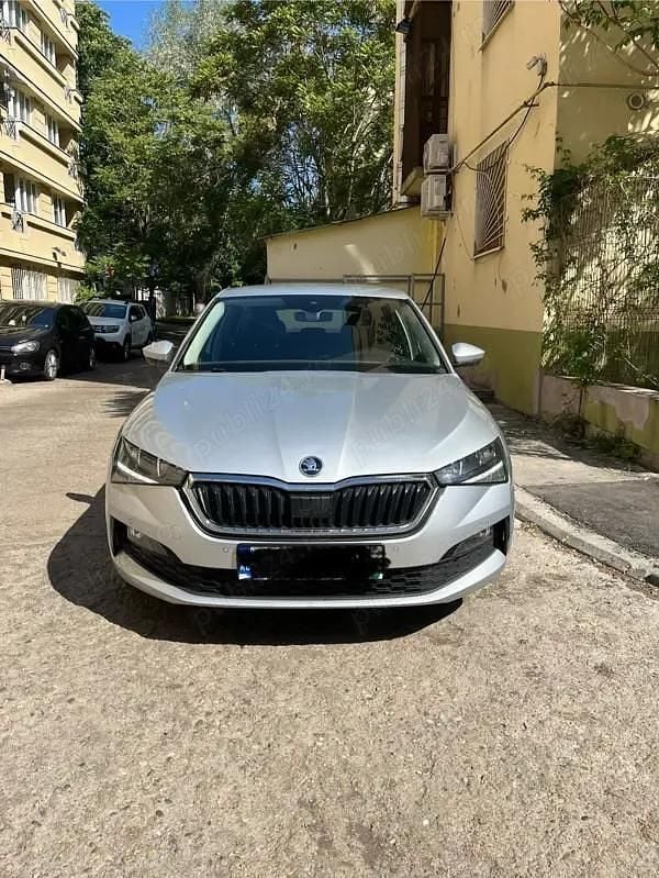 Gri Utilizat 2019 Skoda Scala Hatchback | 11.000 EUR (Super Preț) - Imagine 1/4