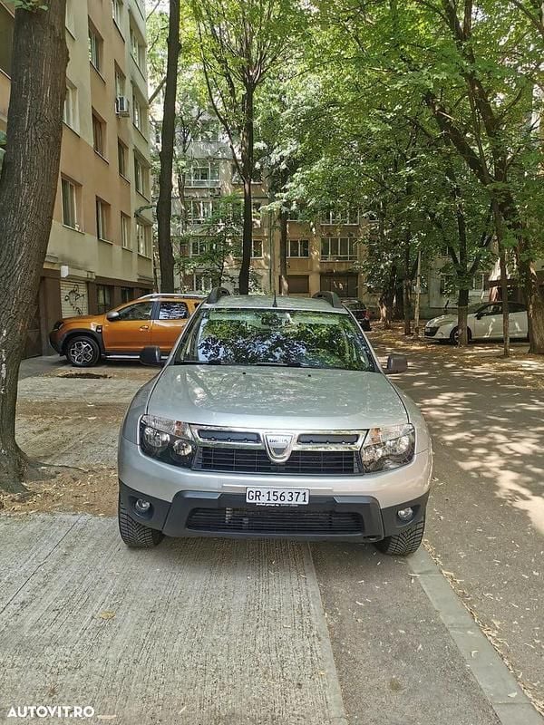 Gri Utilizat 2010 Dacia Duster Lauréate SUV | 4.900 EUR (Preț OK) - Imagine 1/4
