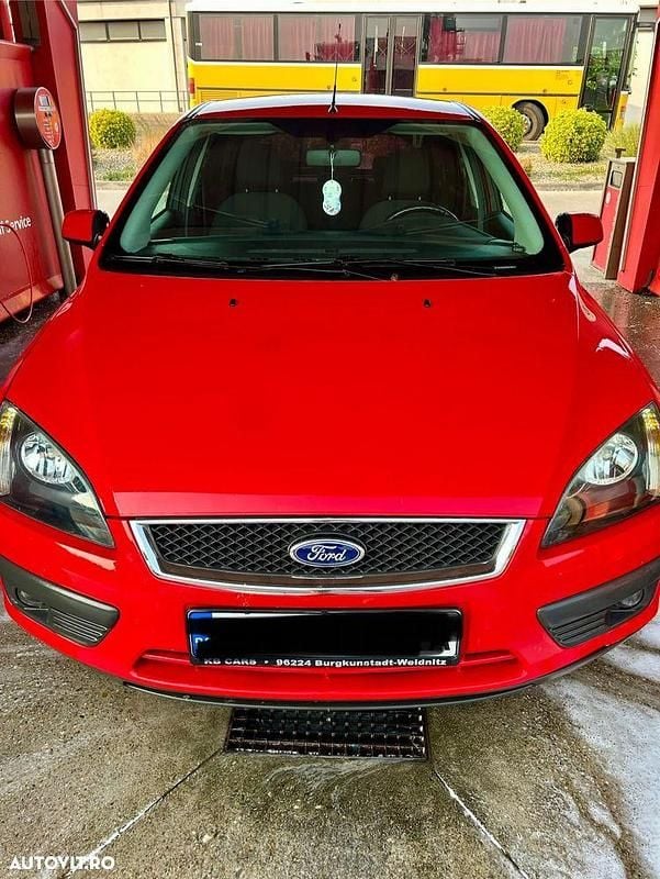 Culoarerosu Utilizat 2005 Ford Focus Hatchback | 2.000 EUR (Preț OK) - Imagine 1/4