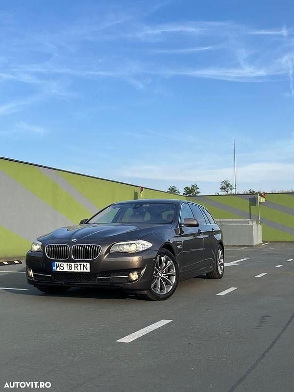 Culoaremaro Utilizat 2013 BMW 525 Comfort Edition Break | 14.000 EUR (Scump) - Imagine 1/4