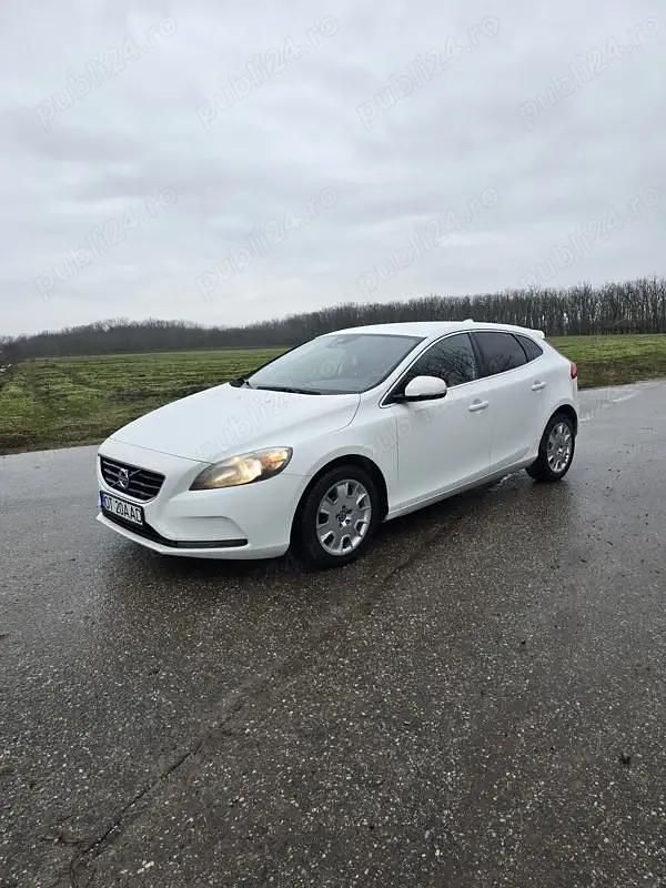 Second-hand Volvo V40 155 CP (114 kW) 2013 Alb Hatchback