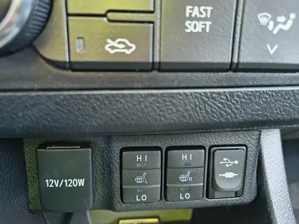 Second-hand Toyota Auris 90 CP (66 kW) 2014 Negru Hatchback