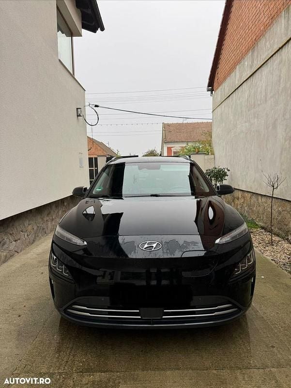 Culoarenegru Utilizat 2021 Hyundai Kona SUV | 18.900 EUR (Preț bun) - Imagine 1/4