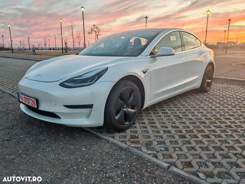 Second-hand Tesla Model 3 239 kW (325 CP) 2020 Culoarealb Berlinǎ