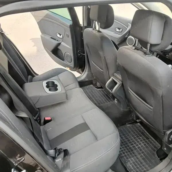 Utilizat 2009 Renault Mégane III Hatchback | 3.000 EUR (Preț OK) - Imagine 1/4