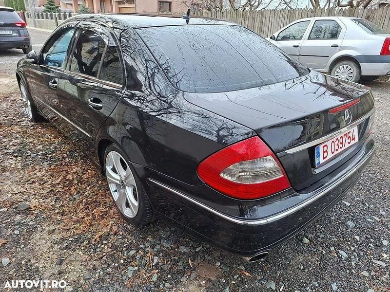 Second-hand Mercedes E320 Avantgarde 224 CP (164 kW) 2007 Culoarenegru Berlinǎ