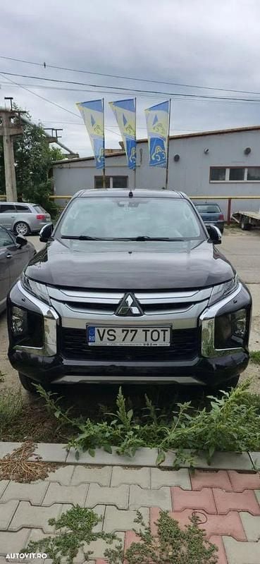 Second-hand Mitsubishi L200 Instyle 150 CP (110 kW) 2020 Culoarenegru Pickup