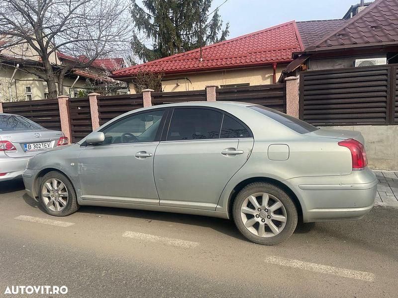 Second-hand Toyota Avensis Business Edition 150 CP (110 kW) 2005 Culoareverde Berlinǎ