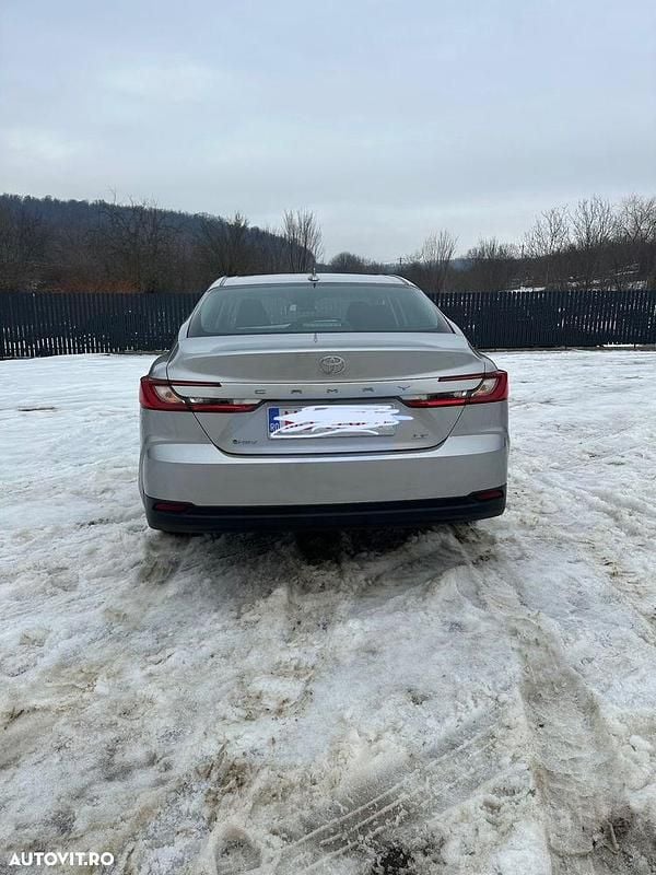 Second-hand Toyota Camry Luxury 218 CP (160 kW) 2025 Culoareargint Berlinǎ
