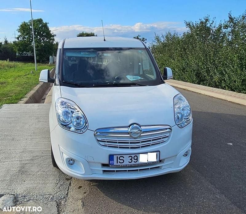 Culoarealb Utilizat 2017 Opel Combo Monovolum | 6.700 EUR (Preț bun) - Imagine 1/4