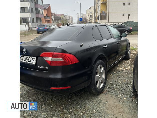 Second-hand Skoda Superb 105 CP (77 kW) 2014 Negru