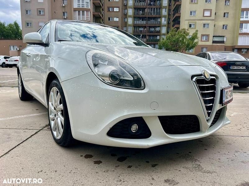Culoarealb Utilizat 2010 Alfa Romeo Giulietta Business Hatchback | 4.000 EUR (Super Preț) - Imagine 1/4