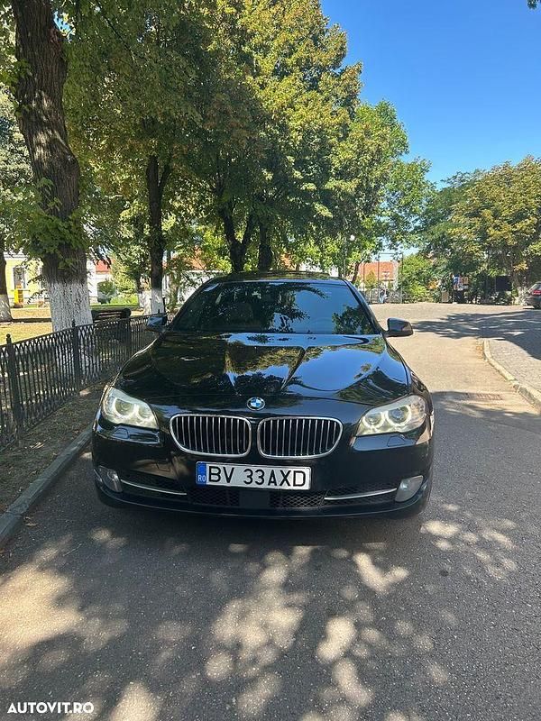 Culoarenegru Utilizat 2011 BMW 525 Comfort Edition Berlinǎ | 11.900 EUR (Preț OK) - Imagine 1/4