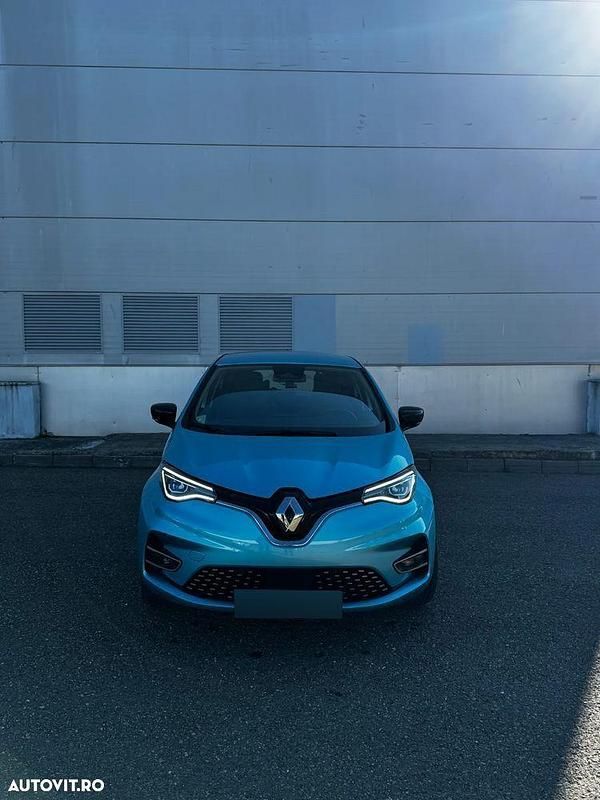 Second-hand Renault Zoe Iconic 99 kW (135 CP) 2022 Culoarealbastru Hatchback