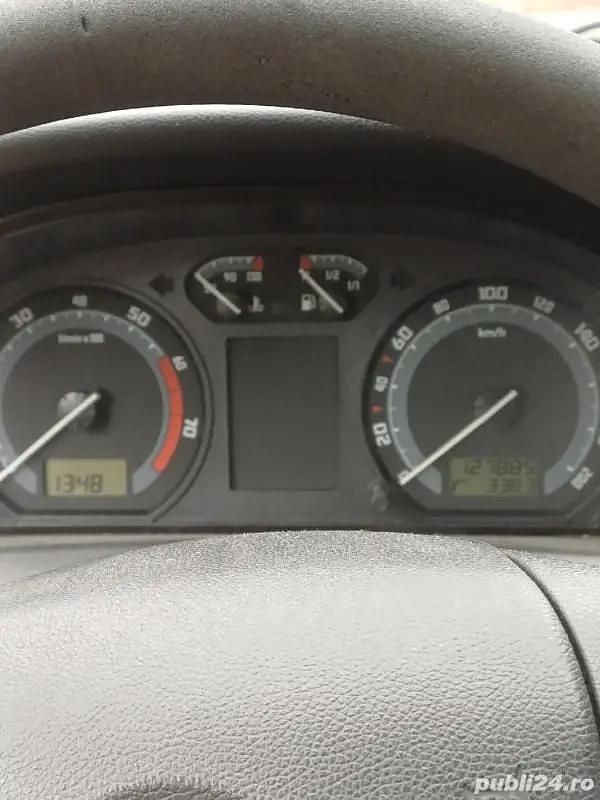 Argintiu Utilizat 2008 Skoda Fabia Berlinǎ | 1.500 EUR (Preț bun) - Imagine 1/4