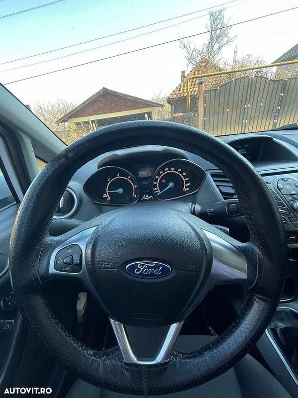 Second-hand Ford Fiesta Trend 75 CP (55 kW) 2015 Culoarealb