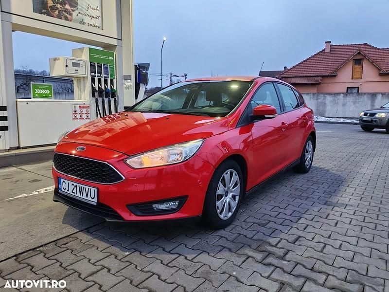 Culoarerosu Second-hand 2014 Ford Focus Titanium Hatchback | 4.300 EUR (Super Preț) - Imagine 1/4