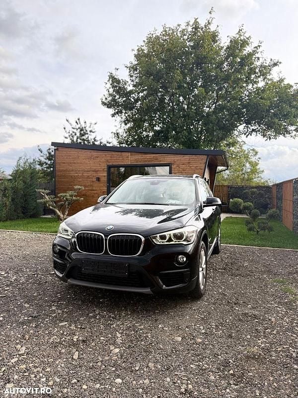 Culoarenegru Utilizat 2016 BMW X1 Advantage SUV | 13.150 EUR (Preț bun) - Imagine 1/4
