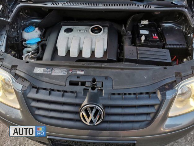 Gri Utilizat 2005 VW Touran Monovolum | 2.699 EUR (Preț OK) - Imagine 1/4