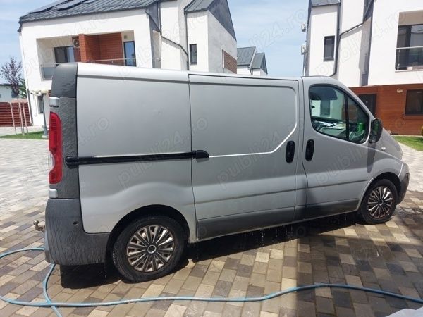 Gri Utilizat 2009 Renault Trafic Van | 4.500 EUR (Preț OK) - Imagine 1/4