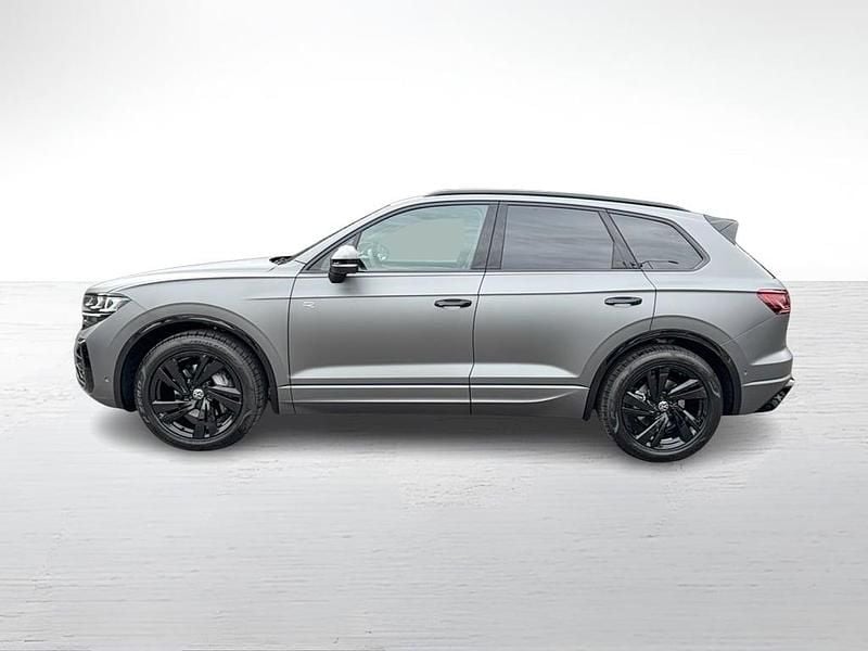 Second-hand VW Touareg R-line 286 CP (210 kW) 2025 Gri inchis  metalic  perleffect SUV