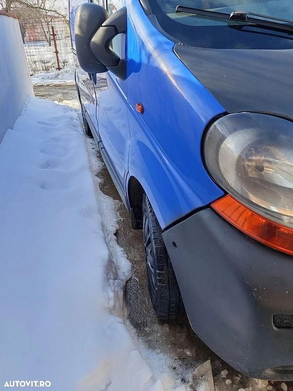 Second-hand Renault Trafic 100 CP (73 kW) 2007 Culoarealbastru Monovolum