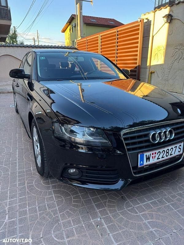 Culoarenegru Utilizat 2011 Audi A4 Berlinǎ | 6.000 EUR (Preț OK) - Imagine 1/4