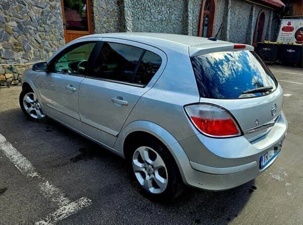 Second-hand Opel Astra 150 CP (110 kW) 2006 Gri Hatchback
