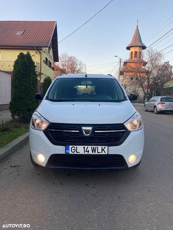 Second-hand Dacia Lodgy Lauréate 115 CP (84 kW) 2021 Culoarealb Monovolum