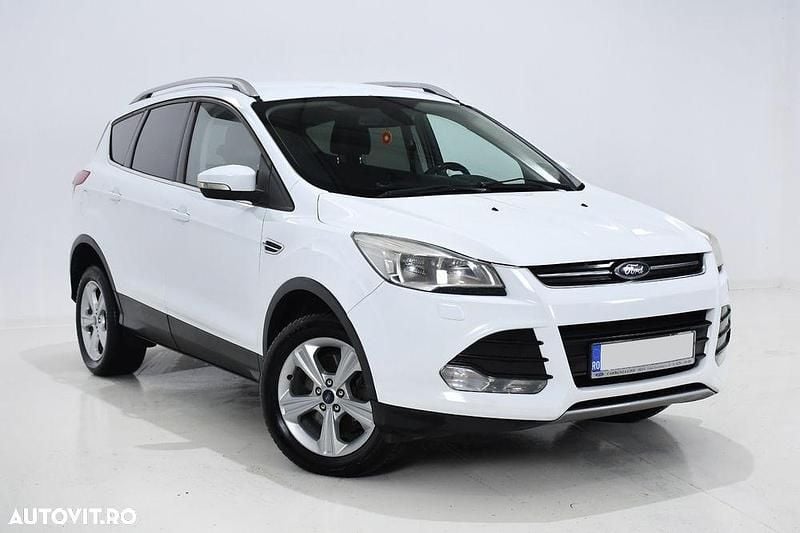 Second-hand Ford Kuga 140 CP (102 kW) 2013 Culoarealb SUV