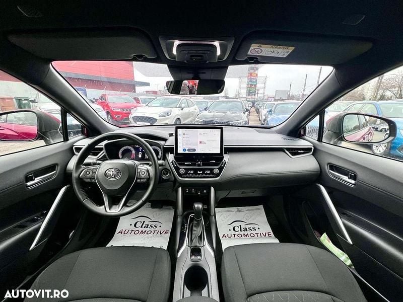 Second-hand Toyota Corolla Cross 197 CP (144 kW) 2024 Culoarerosu SUV